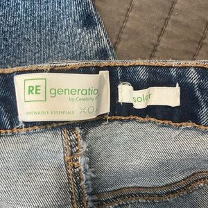 Light wash mom jeans